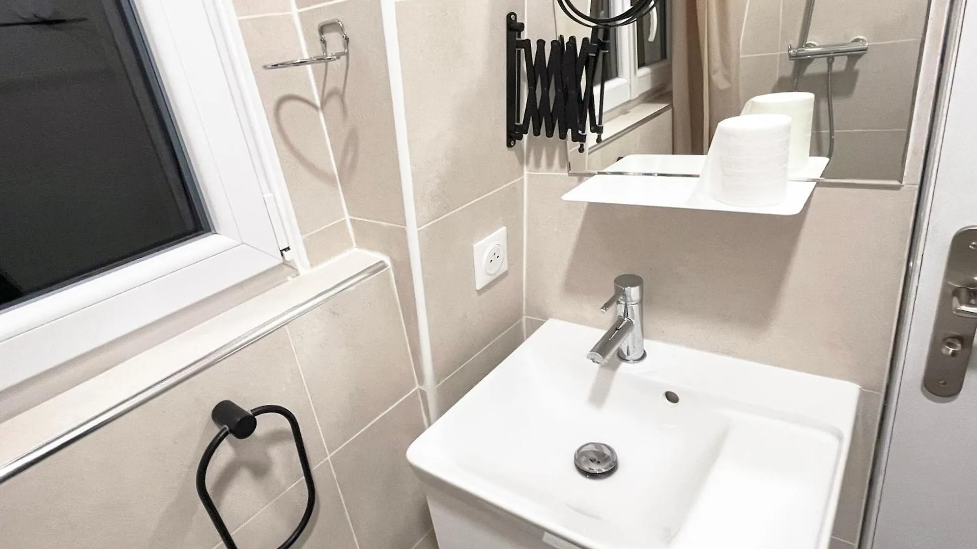 Moderne A Pour 4 Personnes
